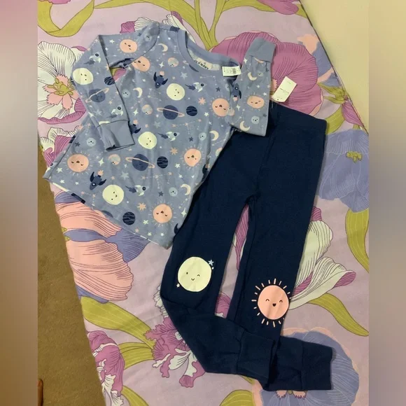NWT Old Navy Planets Print Pink/Blue Pajamas Set  Girl 4T