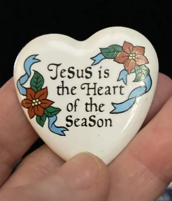 1994 House of Lloyd Vintage Pin Jesus is the Heart of the Season 1.5