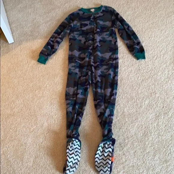 Cat & Jack Size 6 Footed Pajamas.