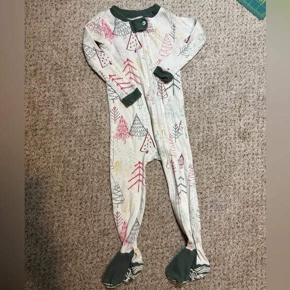 Burt’s Bees Baby Organic Cotton Christmas Print Zip Up Footed Pajamas Size 18 mo