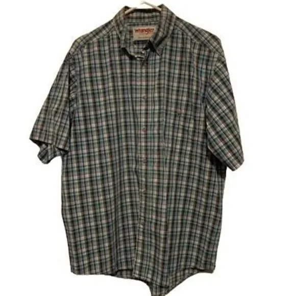 Wrangler Rugged Wear Size Large Plaid Short Sleeved Button Shirt
