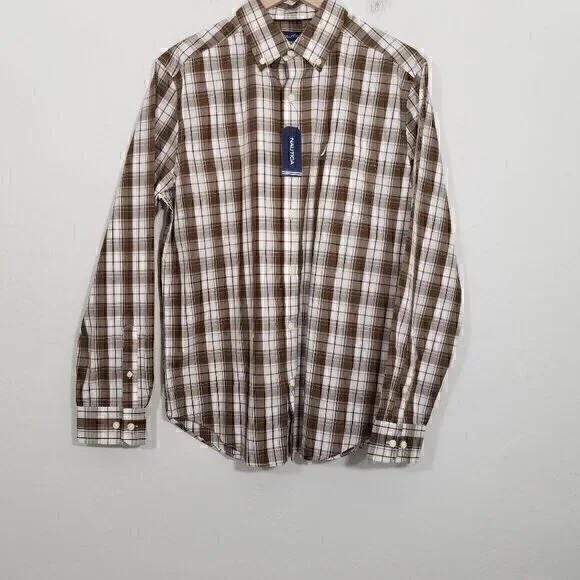 NWT Nautica Plaid Long Sleeve Button Down Shirt Size M