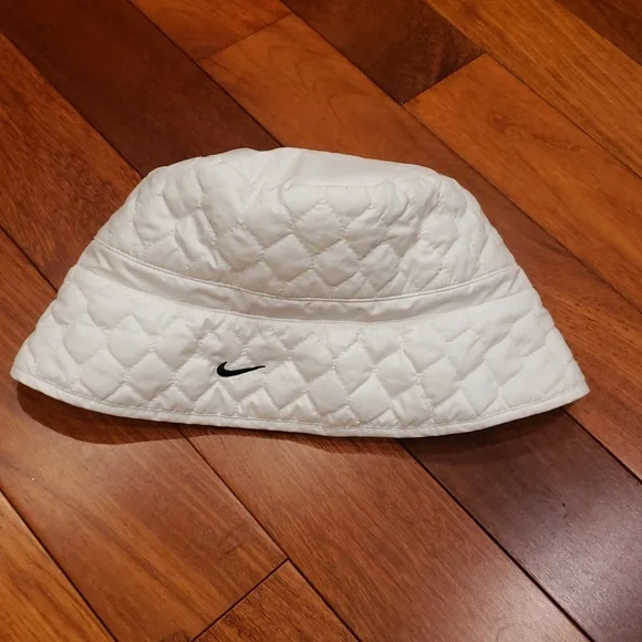 Nike White Quilted Women's Bucket Hat.