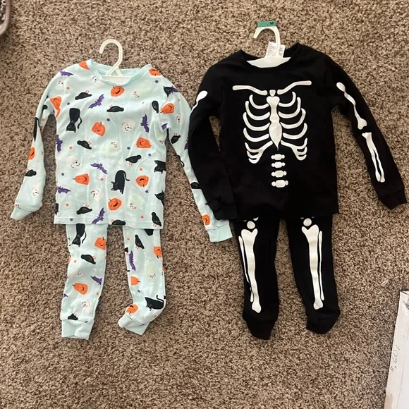 Kids Halloween Pajama Set. - 2 Sets Size Small