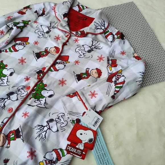 Peanuts Snoopy Charlie Brown Christmas Sleep Shirt Pajamas Fleece Holiday Gift