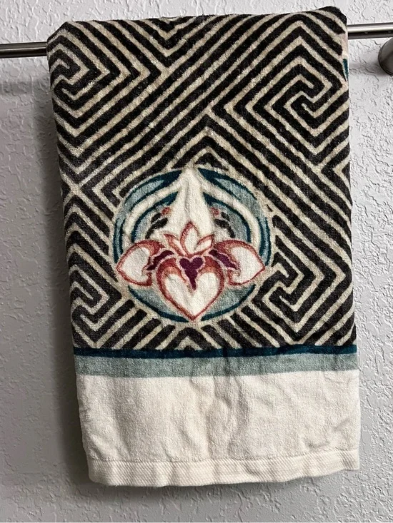 Vintage Martex Geometric Floral Bath Towel 24x48