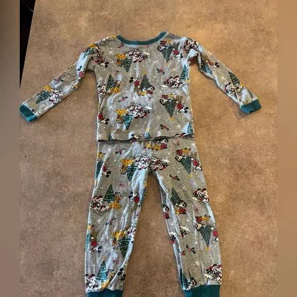 Disney - 5T Toddler Christmas Pajama Set