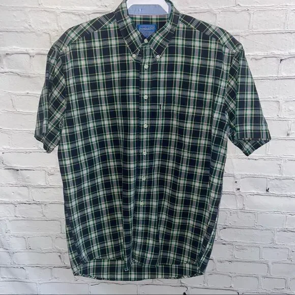 Pendleton Oceanside Men’s Button Down Shirt Size Medium Plaid Short Sleeve