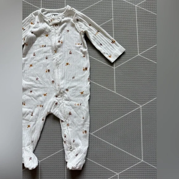 Carters|Baby gender neutral white soft ribbed novelty print long sleeve footies•