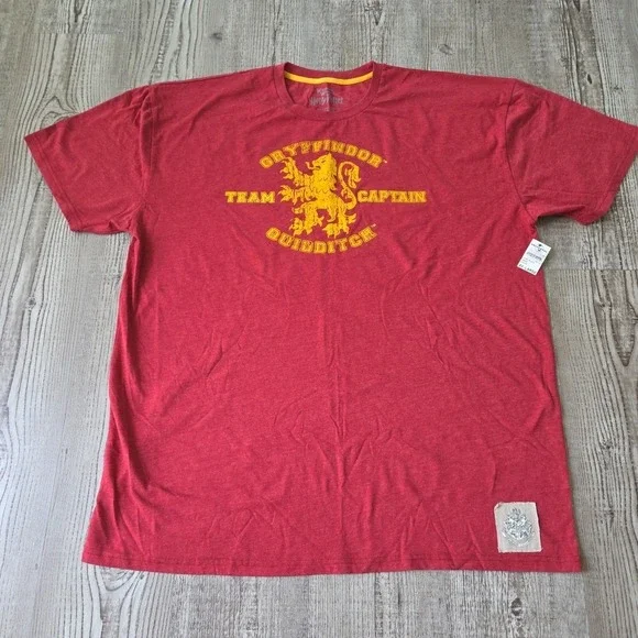 NWT Harry Potter 2XL Red‎ Short Sleeve Gryffindor Team Captain Quidditch T-Shirt