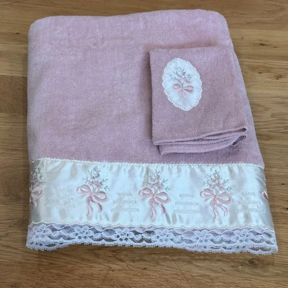 VTG New Saturday Knight Royal Collection‎ Bluch Pink Rose Lace Floral Towel Set
