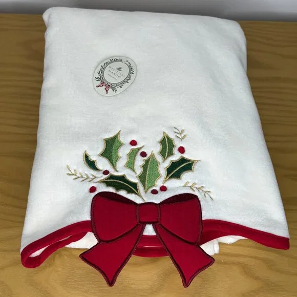 Wellesley Manor Bath Towel Holiday Collection Red Ribbon Holly & Berries