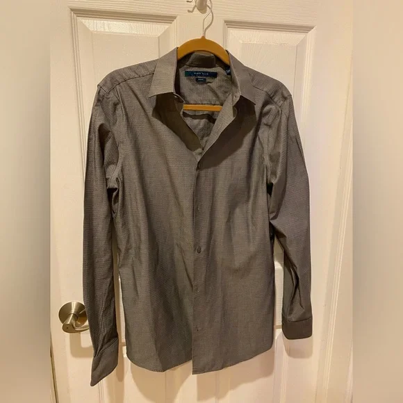 Perry Ellis Men’s Medium Slim Fit Gray Dress Shirt