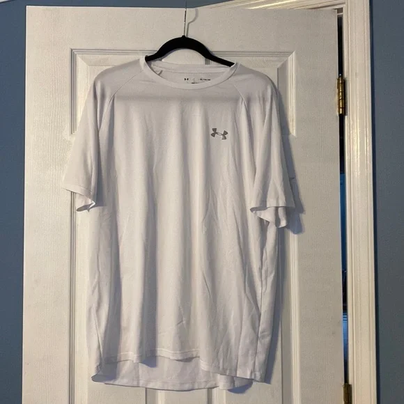 Under Armour mens tee; size Xl
