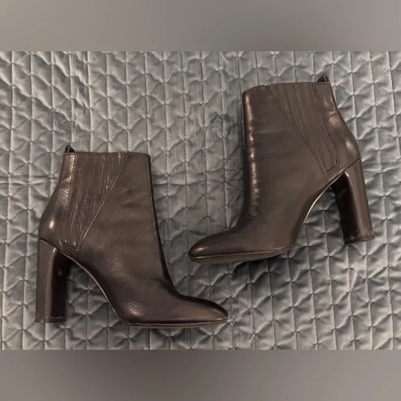 Vince Camuto Black Ankle Boots (7M)