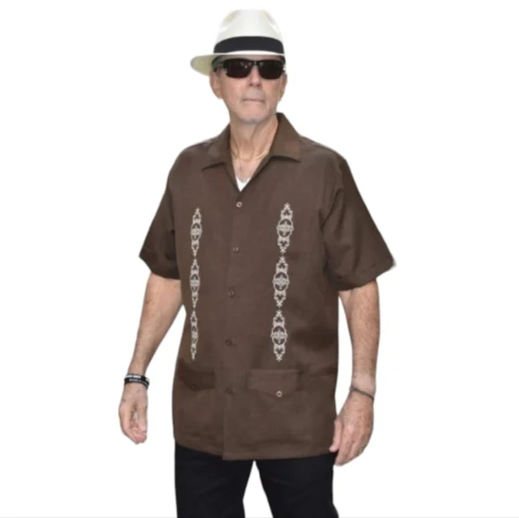 zava fine embroidered guayabera with buttons Short sleeve size L