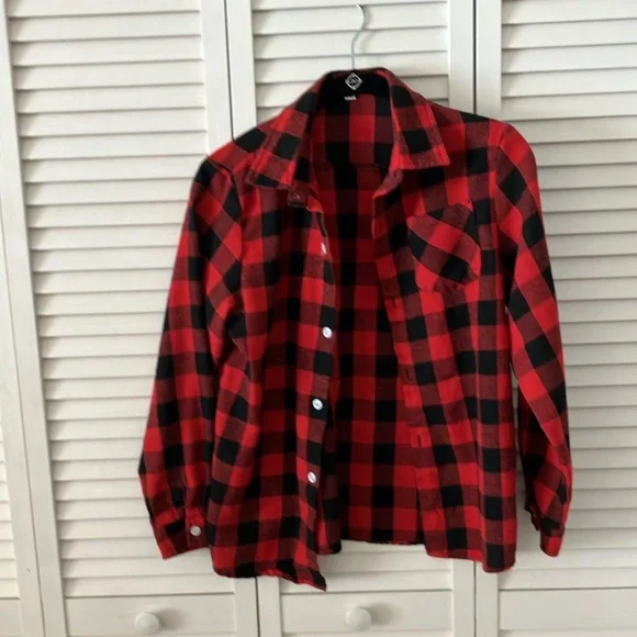 Sangtree cotton blend black and red  flannel shirt size large (10/12)‎
