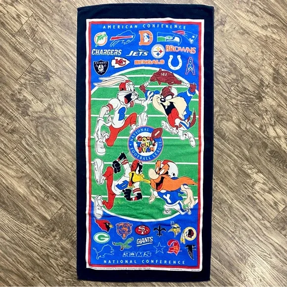 Vintage 1993 NFL Looney Tunes Team Beach Towel Taz Bugs Donald Duck Warner Bros
