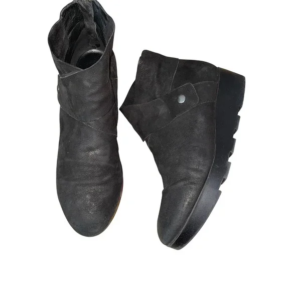 Eileen Fisher Tread Tumbled‎ Nubuck Leather Wedge Ankle Boots Womens sz 9