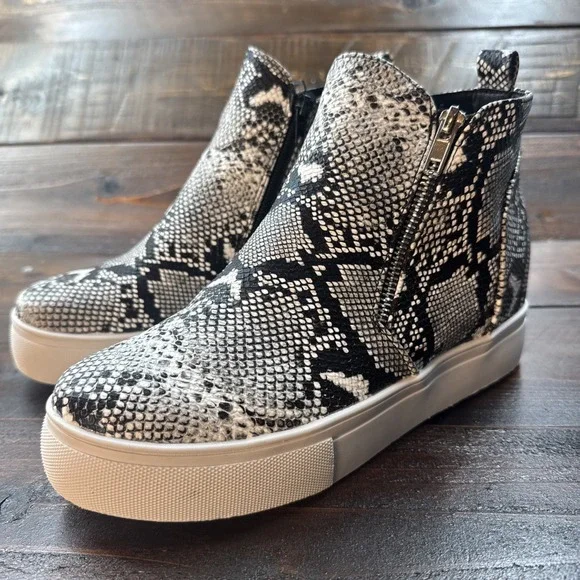 Nature Breeze Snake Print‎  Sneaker Hidden Wedge Booties Women's Size 9