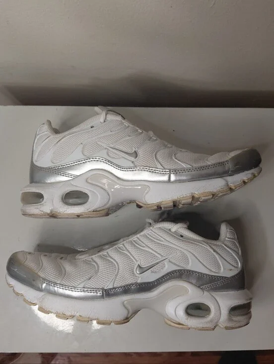 Nike Air Max Plus Kids White and Silver Mesh Sneakers Size 6