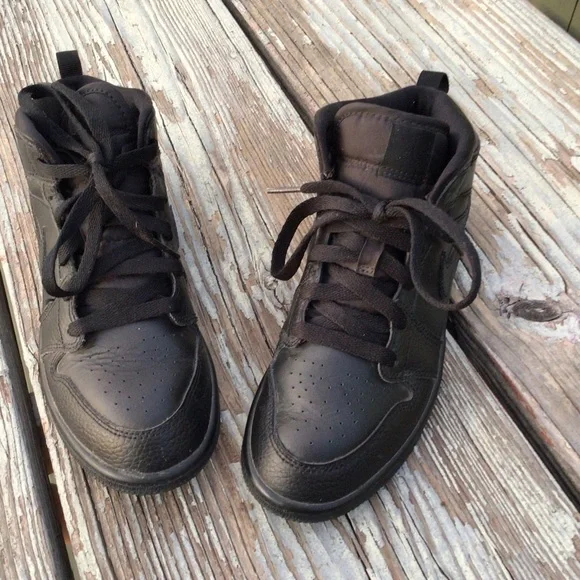 Nike Air Jordan 1 Mid Leather Trainers Triple Black size 3 youth