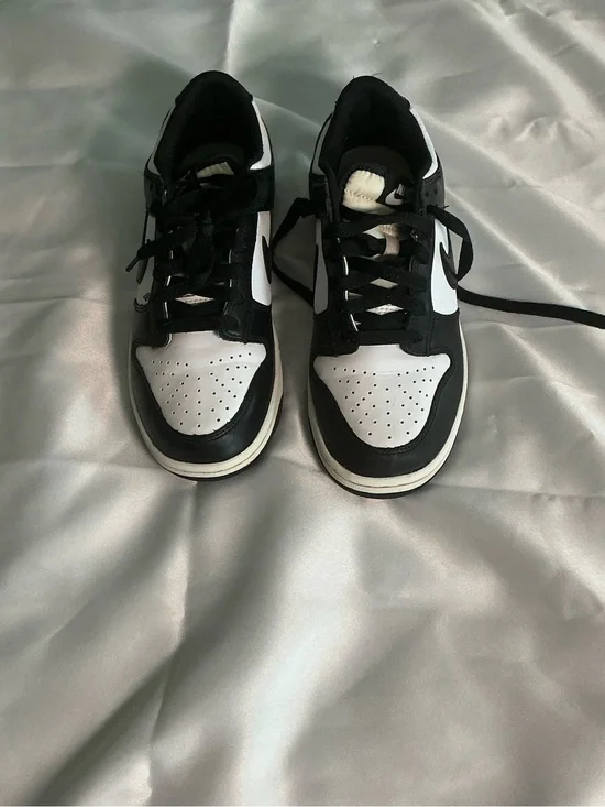 Nike Black and White Kids Low-Top Sneakers