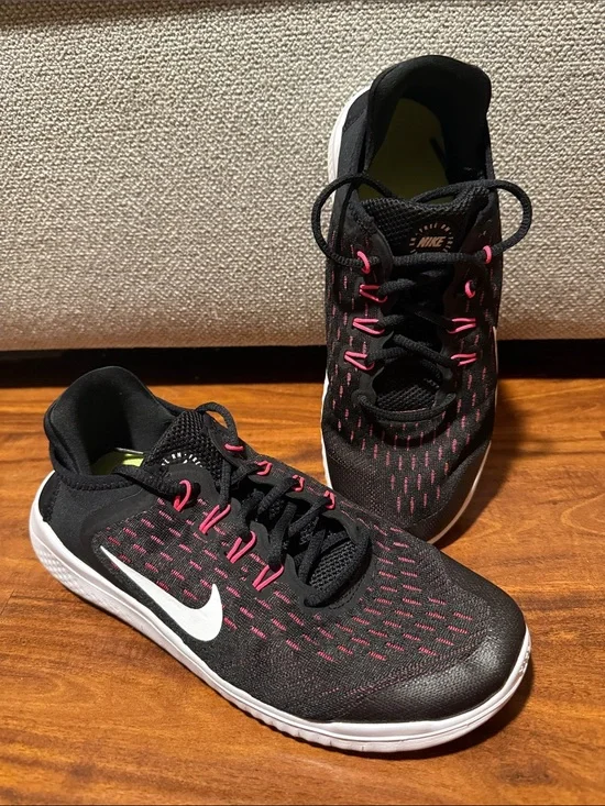 Nike Free NWOT Youth 7 Women 8.5 Black with Pink Accents Athletic Sneakers