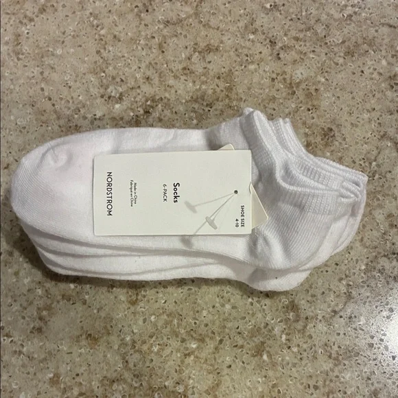NWT Nordstrom Classic White Casual Ankle Socks Size 4-10