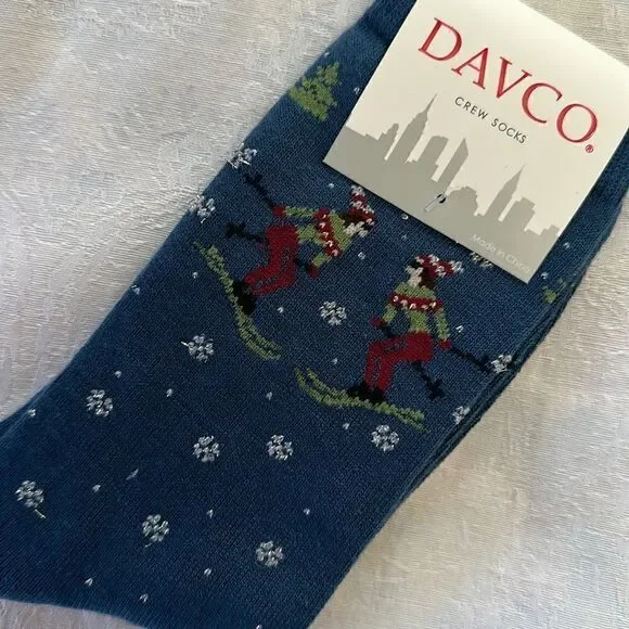 Davco Womens Holiday Christmas Sox 9-11 Snowflakes Skiing