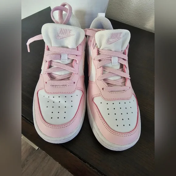 Nike Big Girls Borough Low 2 SE Casual  Sneakers in Pink and White
