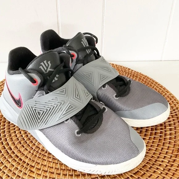 Kyrie Irving 11.23 Nike Basketball Shoes 7Y