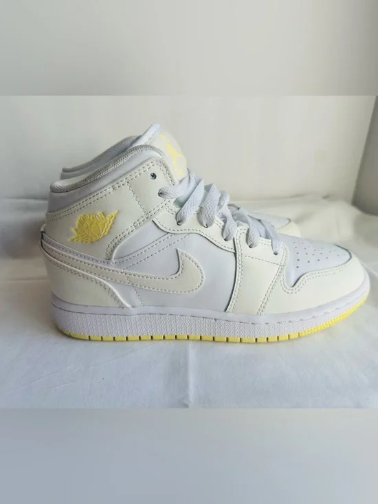 Kids Nike Air Jordan 1 Mid sneakers Size 3.5