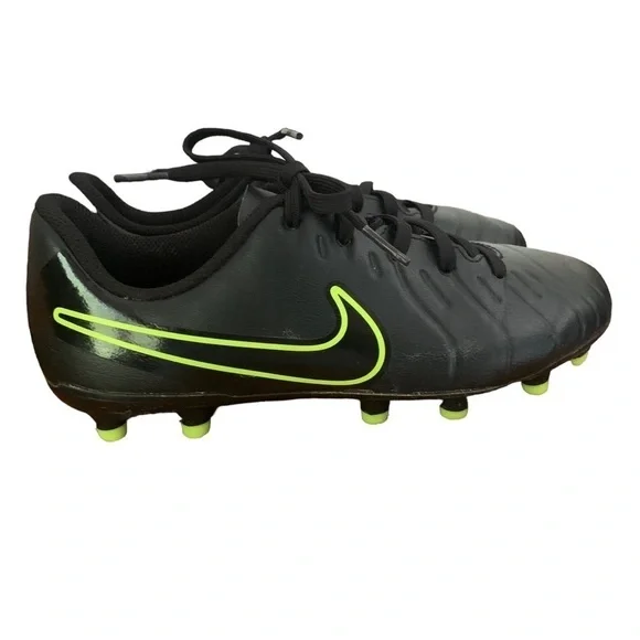 Nike Youth Black Swoosh Soccer Cleats Sz 2.5