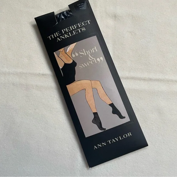 🖤 Ann Taylor Vintage “The Perfect Anklets” Sheer Black Socks