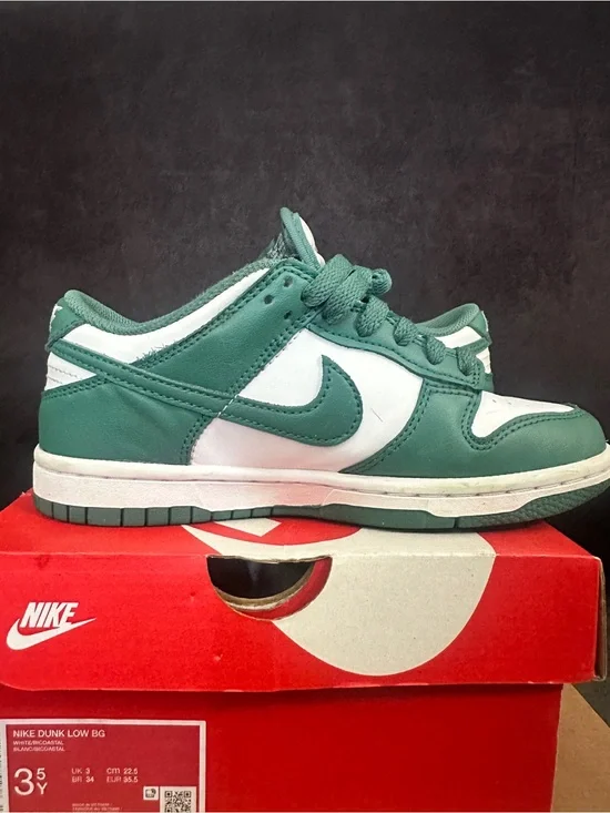 Nike Kids Low-Top Sneakers in Teal and White