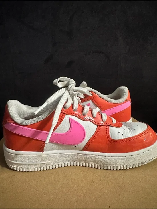 Nike Kids Low-Top Sneakers in Pink and Orange