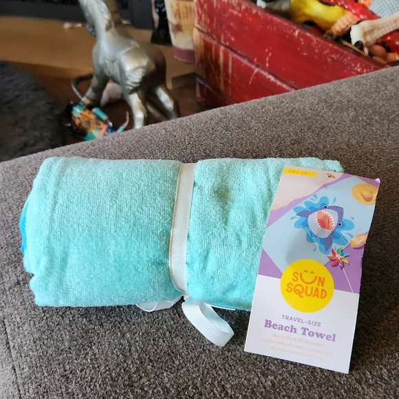 🔴Sun Squad travel size beach towel