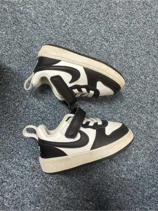 Toddler Black and White Nike shoes