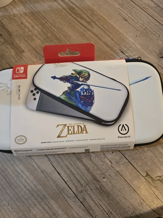 Nintendo Switch: PowerA Slim Case -  The Legend of Zelda Link- New
