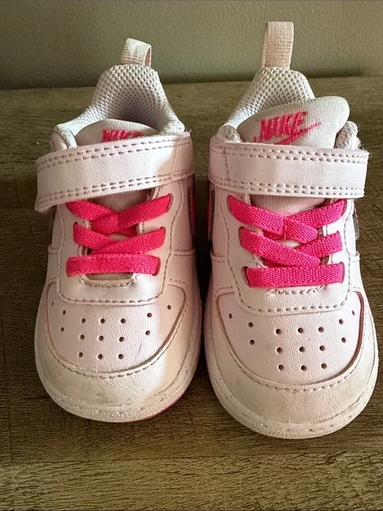Nike Kids Light Pink Sneakers with Bright Pink Laces