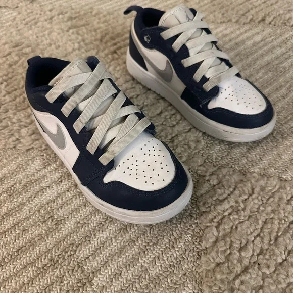 Nike Kids Navy Blue and White Low-Top Sneakers