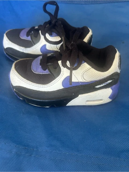 Nike Kids Sneakers in Black, White & Purple