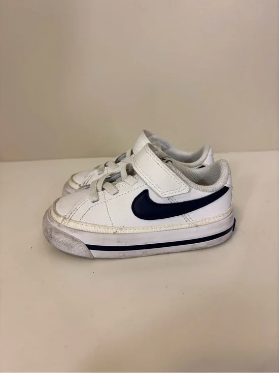 Nike Baby White & Black Strap Low-Top Sneakers Size 6