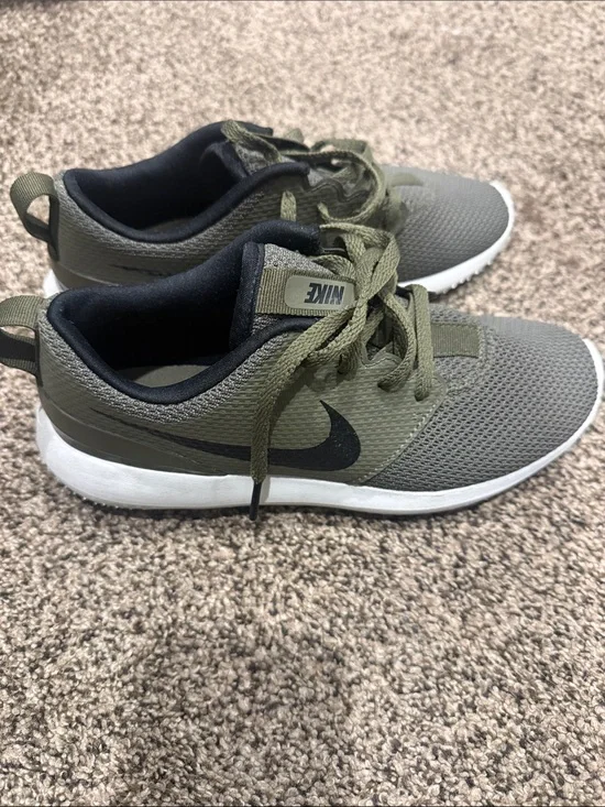 Nike Kids Olive Green and Black Low-Top Sneakers