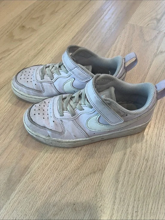 Nike Kids Velcro Sneakers in Pale Pink and White