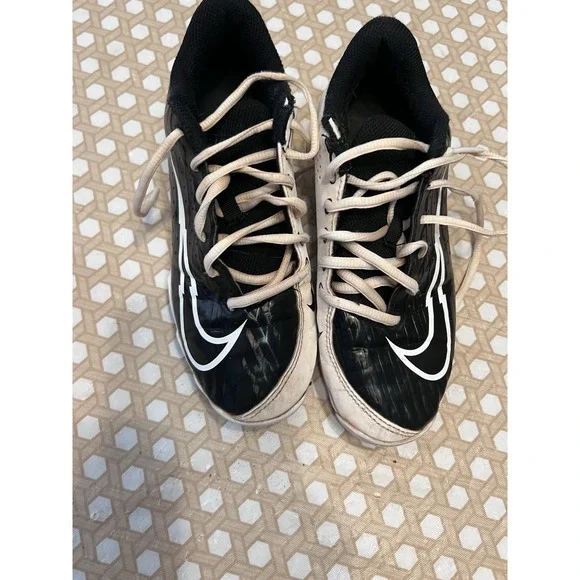 Nike Kids Black White Baseball Cleats‎ Size 3.5Y
