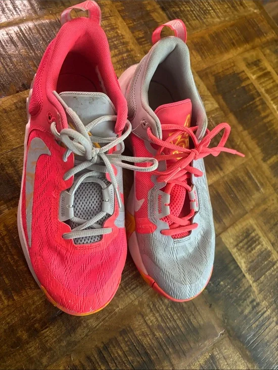 Nike Kids Two-Tone Neon Pink and Light Gray Sneakers