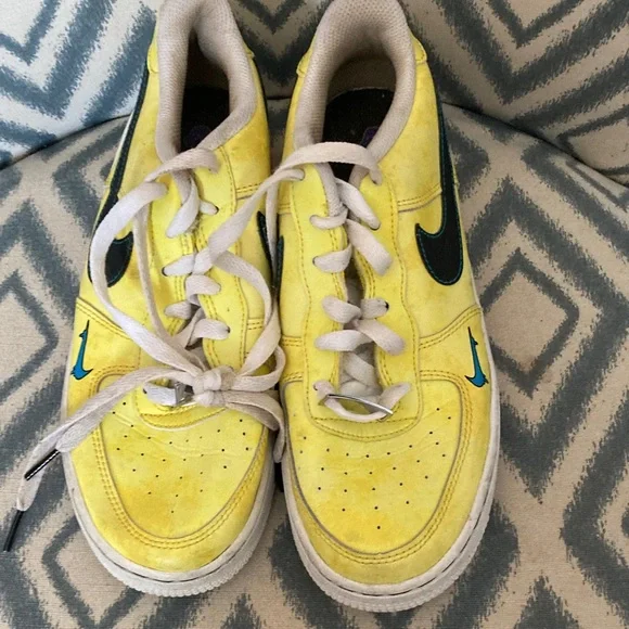 Nike‎ Kids Yellow and Blue Sneakers 6 🌸