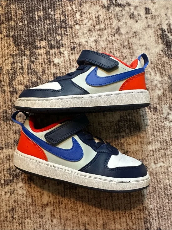 Nike Kids Low-Top Sneakers in Navy, Blue, orange and White